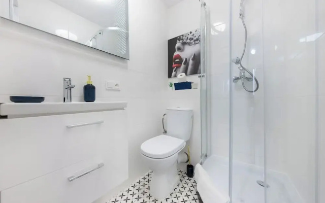 UNIT Warszawa Centrum Room by Metro Rondo ONZ