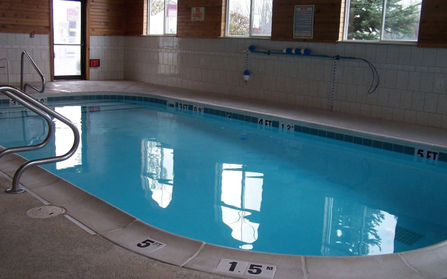 Country Inn & Suites by Radisson Auburn IN