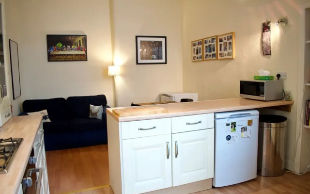 Stylish 1 Bedroom Edinburgh Home