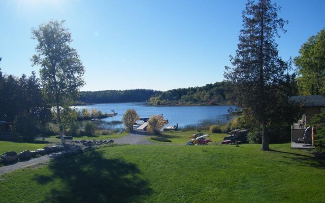 Mowat Landing Cottages