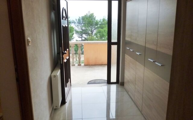 Apartments Dadić near Pebble Beach Jaz