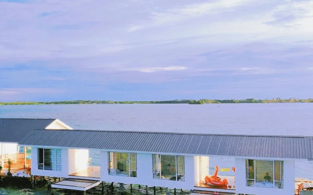 Bubblefish water villa