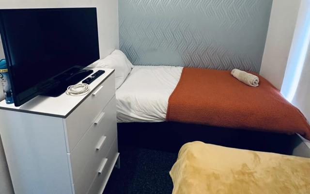 Inviting 7-bed House in Coventry City Centre