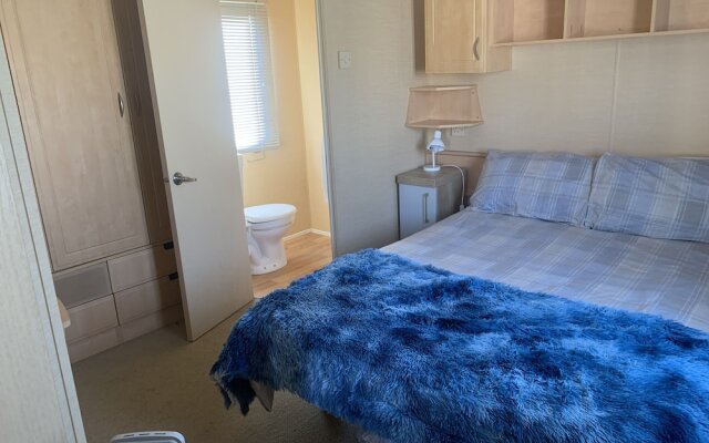 Lovely 2 Bed Chalet in Clacton-on-sea
