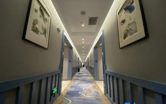 Rongshengxiang Boutique Hotel (Dengzhou Xintian 360 Central Hospital)