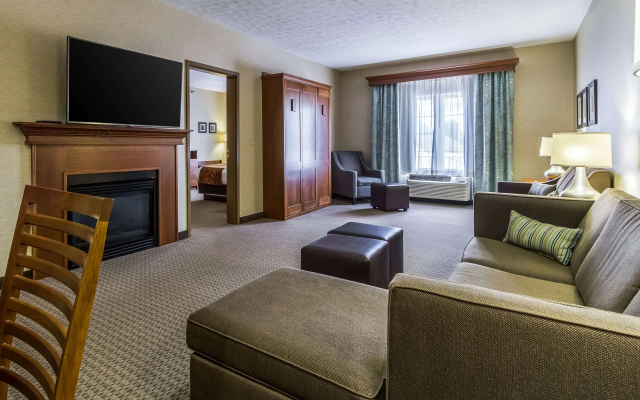 Comfort Suites Hotel and Conference Center