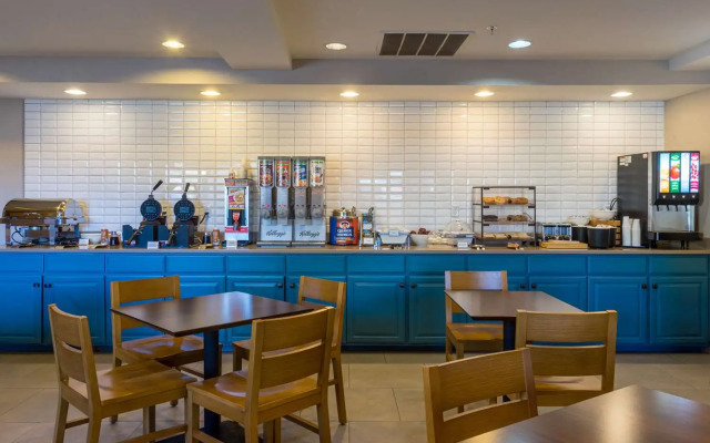 Country Inn & Suites by Radisson, Doswell (Kings Dominion), VA