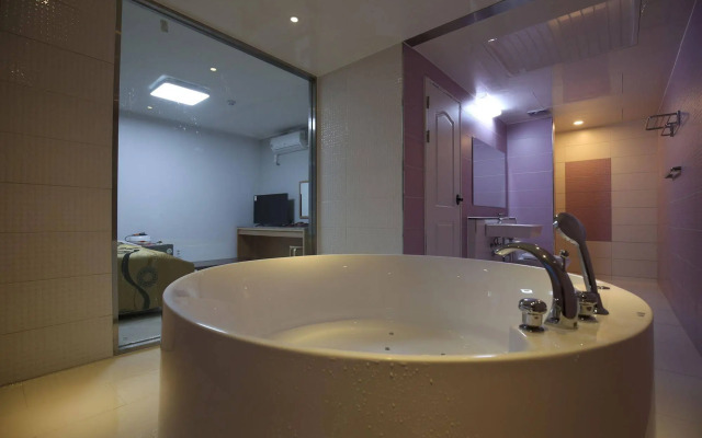 R.I Spa Hotel