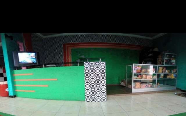 OYO Life 90646 Villa Karsinem Pasuruan