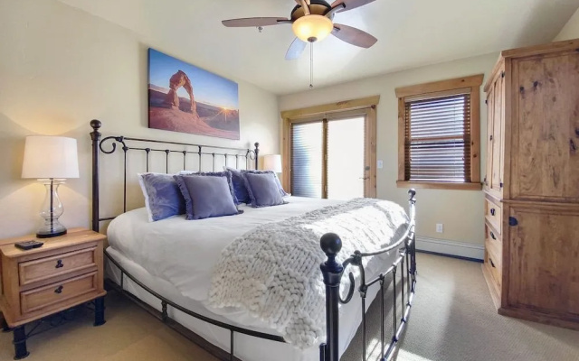 Settlers 2 Bedroom Condo by RedAwning