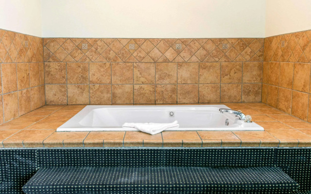 Quality Inn & Suites Anderson I-69