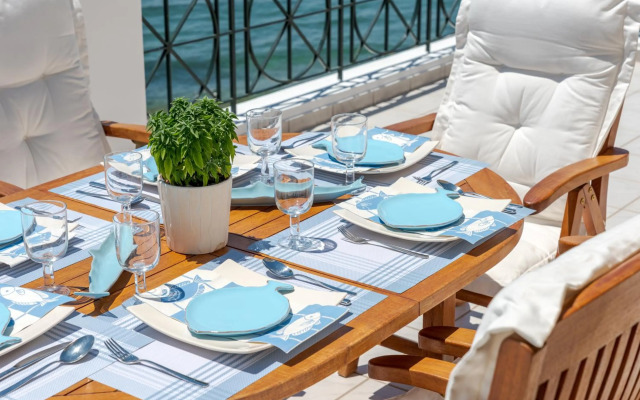 Beachfront Modern Apartment