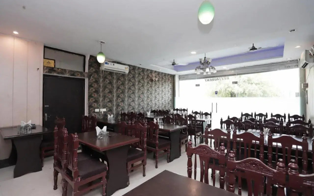 Oyo Flagship 40300 Hotel Kusum Palace