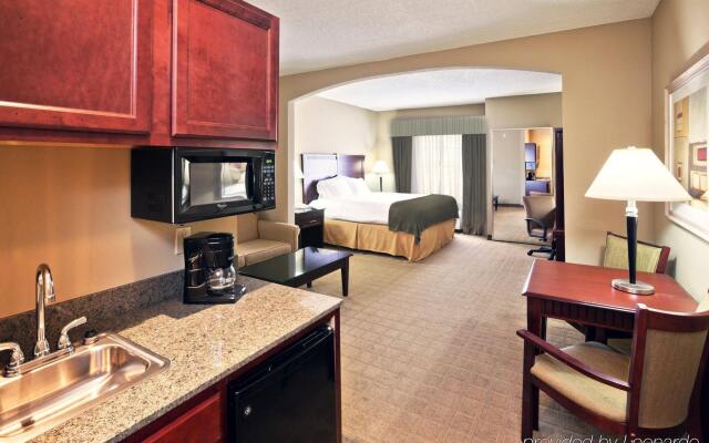 Holiday Inn Express & Suites Shawnee, an IHG Hotel