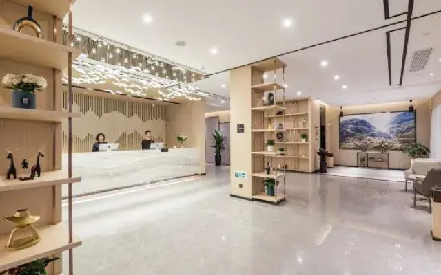 Atour Hotel Zhenjiang Xijindu Jinshan Temple