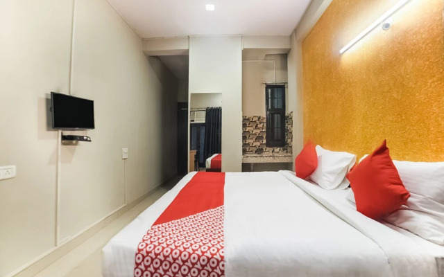 Oyo Flagship 30196 Noida Sector 5