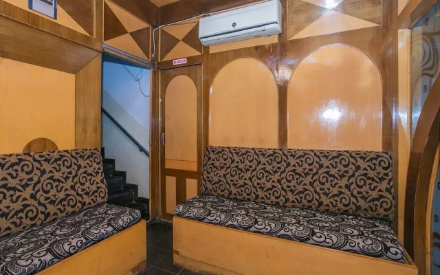 New Aishwarya Comforts By OYO Rooms