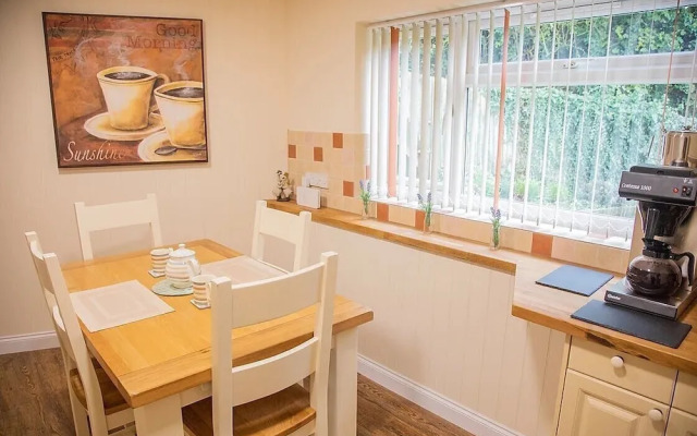 The Annexe @ Elmbank - Adults Only