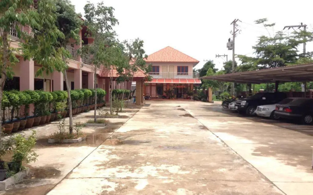 Suphatta Apartment