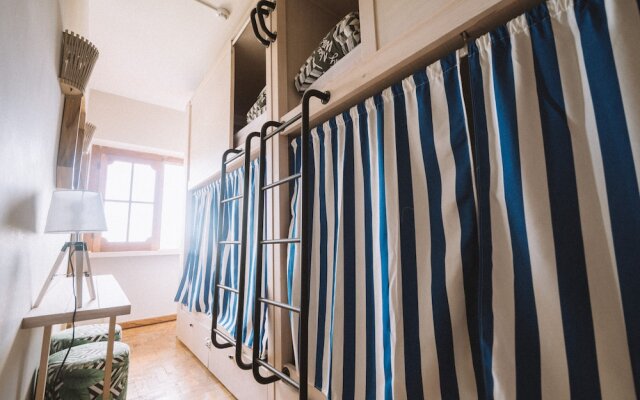 Nice Way Cascais & SurfCamp