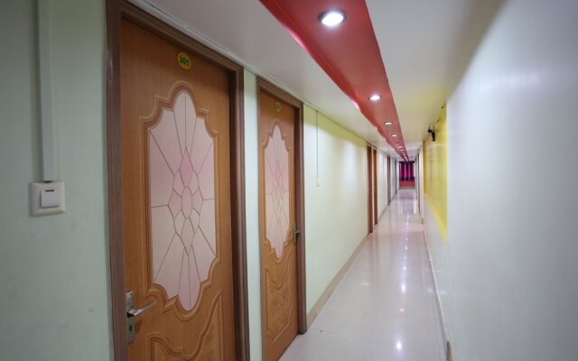 OYO 7847 New Mega Palace