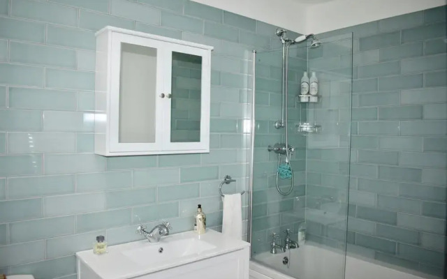 2 Bedroom Brighton Apartment With Sea Views