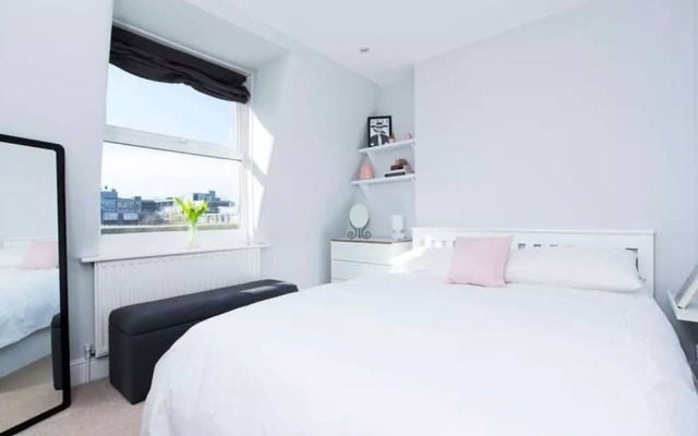 1 Bedroom Apartment In Vibrant Putney