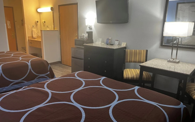 Super 8 Cleveland Tx