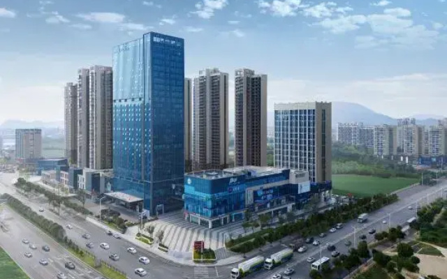 J One Hotel
