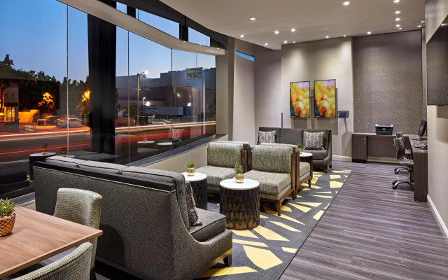 Elan Hotel