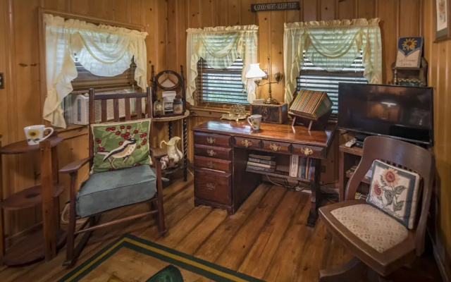 Country Woods Inn