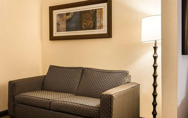 Comfort Suites Oil Center