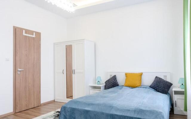 Luxury apartment in the main centre, 3BDR,3BTHR,AC