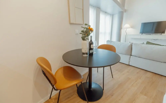 Bright Window Apartment by Vacationy