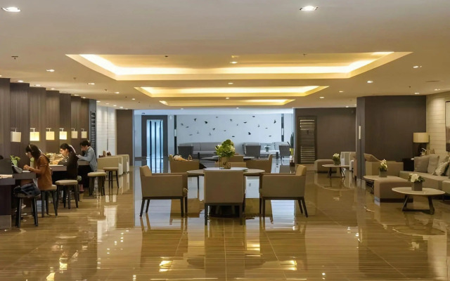 Air Residence Makati Elegant Design WiFi