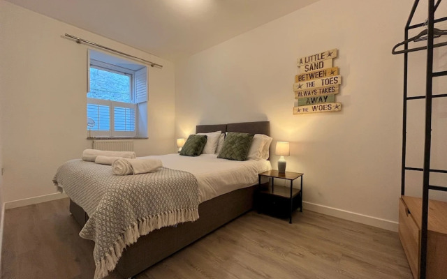Stunning Reverse Level Townhouse in Penzance