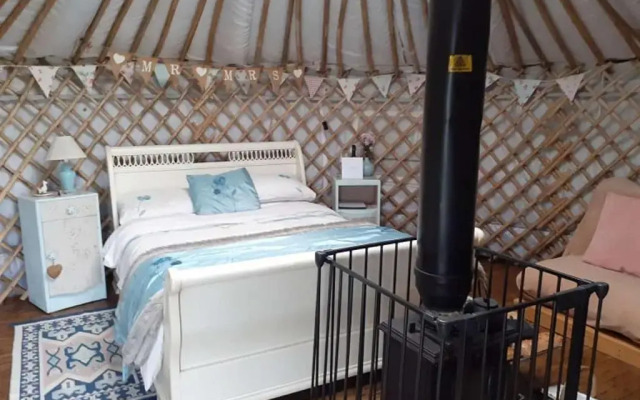 Love2Yurt