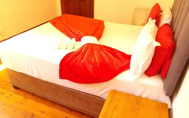 Neo & ruks Lodge Goowood