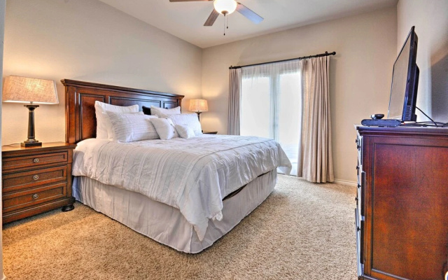 College Station Townhouse w/ Private Patio