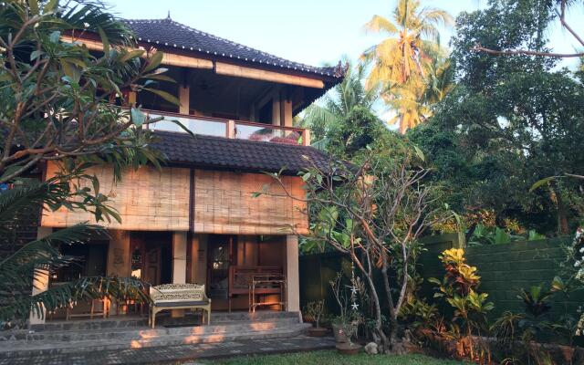 Devi's Place Tejakula