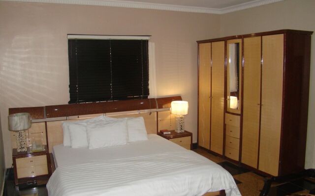 Charlie's Place And Suite