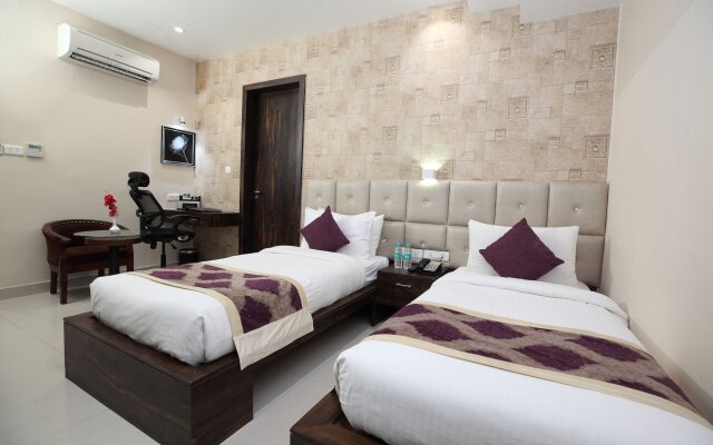 Pinnacle by Click Hotels, Lucknow