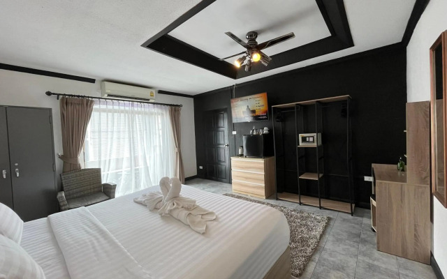 Big Boys' Bed & Burger