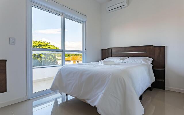 Apto amplo com suíte na praia do Santinho SBR304