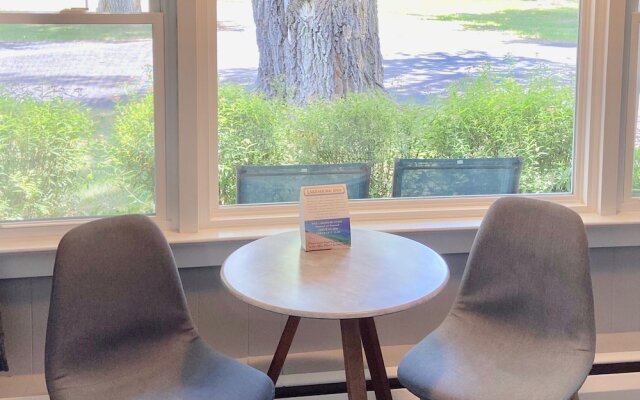 Elk Rapids Lakeshore Inn