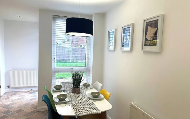 3 Bed-sleeps 6-garden-parking-pets