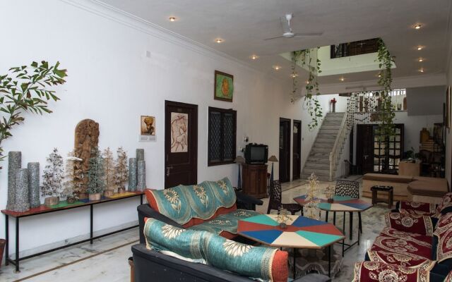 OYO 16825 Home Cozy Green View Stay Goverdhan Villas