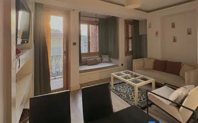 Taksim Square—1BR Deluxe Suite 04