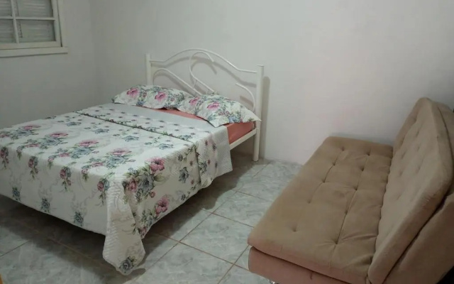 Apartamento com churrasqueira, ótima localização.