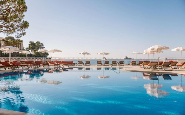 Le Meridien Beach Plaza
